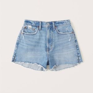 Abercrombie & Fitch The Mom Short High Rise in Medium Wash